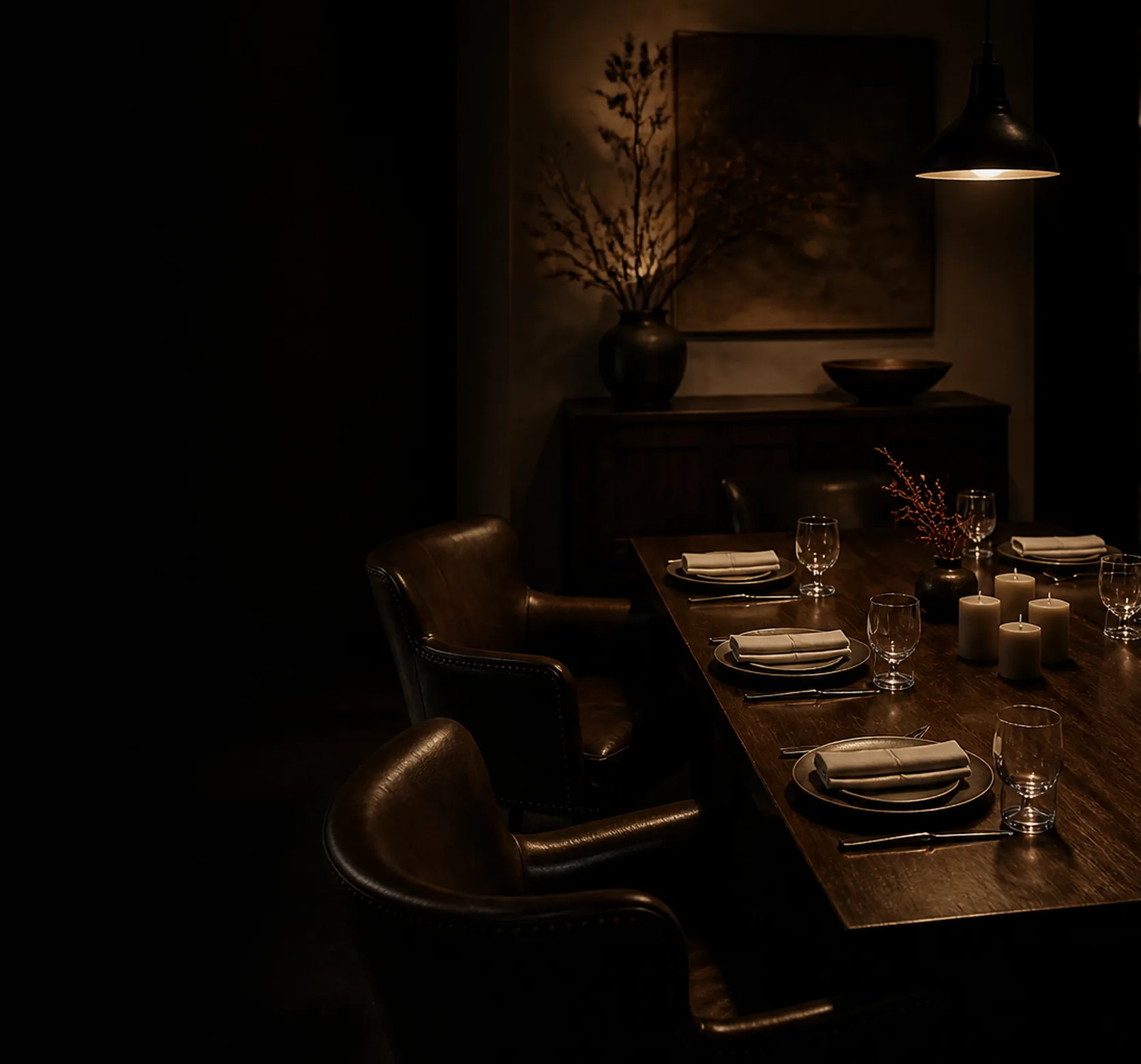 Sala reservada com a mesa posta antes dos convidados chegarem